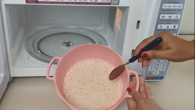 Como fazer arroz no microondas